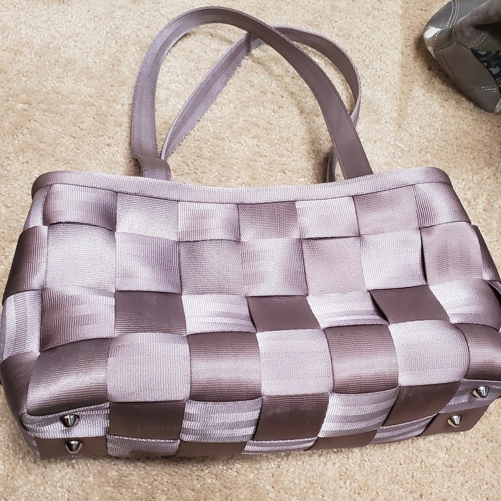 Seat belt purse